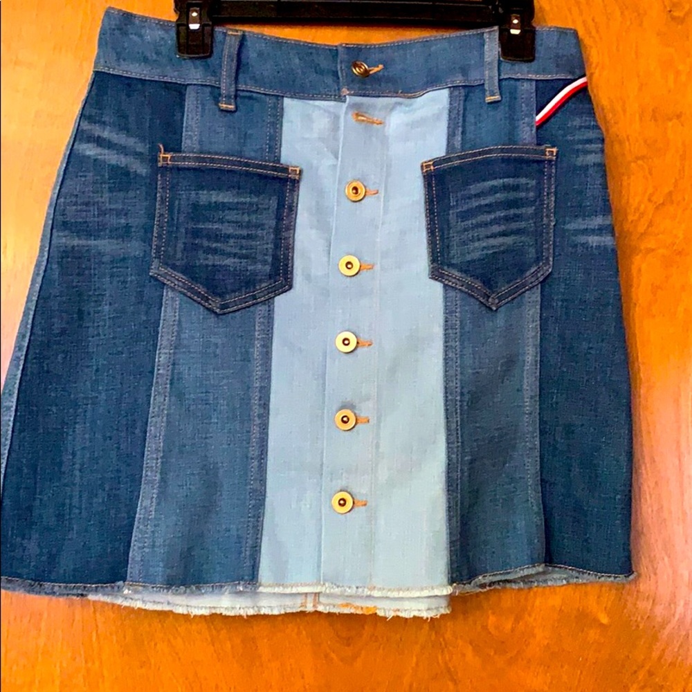 Tommy Hilfiger blue mini skirt. New without tags.